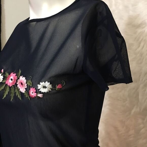 Style & Co sheer embroidered Short sleeve Top - Picture 2 of 3